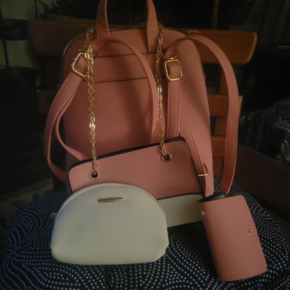 Backpack 3 way purse with accessories - Picture 4 of 4
